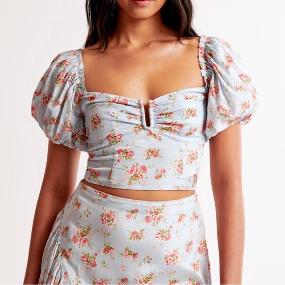 Abercrombie & Fitch Crop White Blouse with Sleeves - Picture 2 of 5